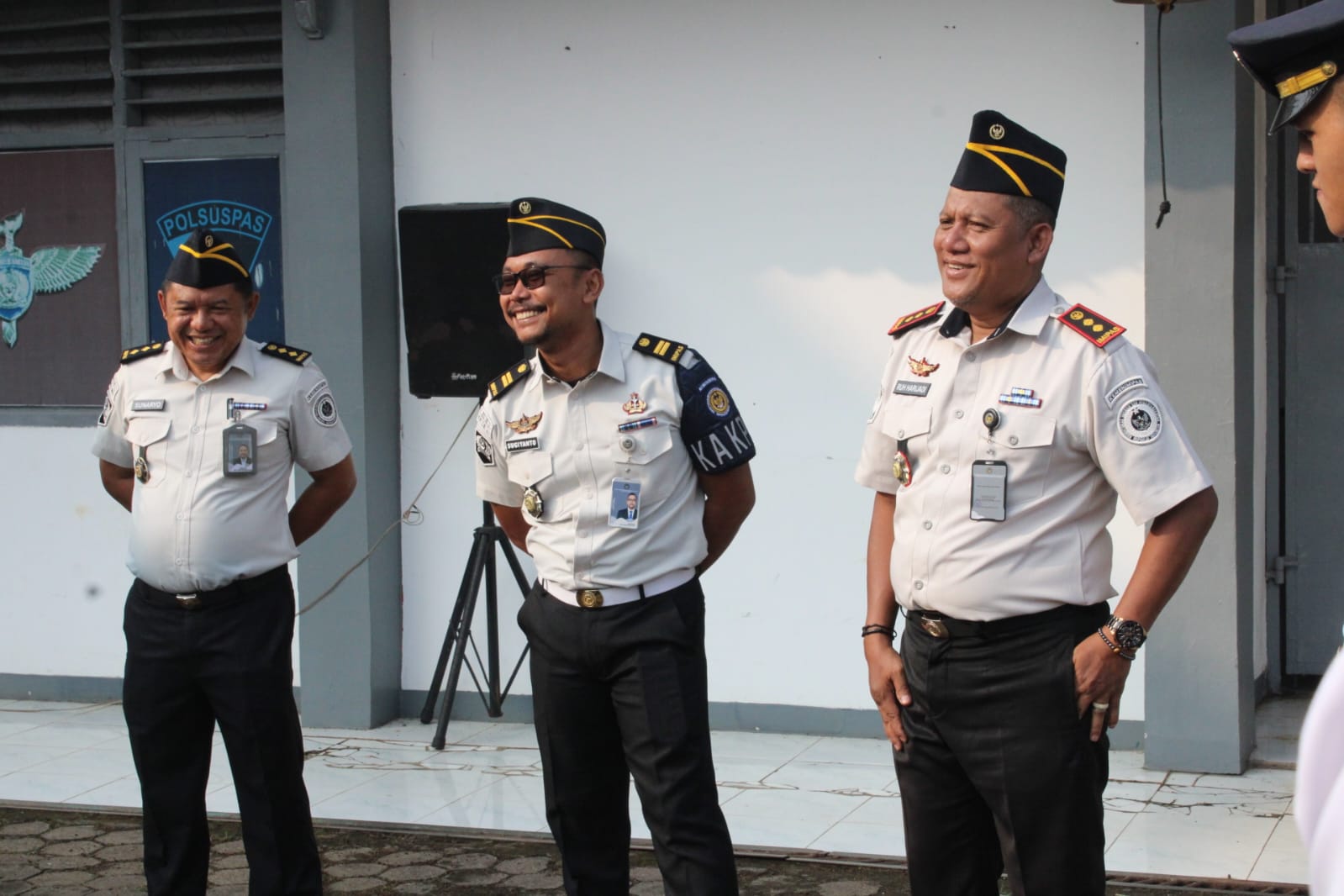 Dokter Gigi dan 2 Taruna PoltekImipas Perkenalkan Diri Dikelilingi Petugas, Ciptakan Suasana Akrab di Lapas Kotaagung