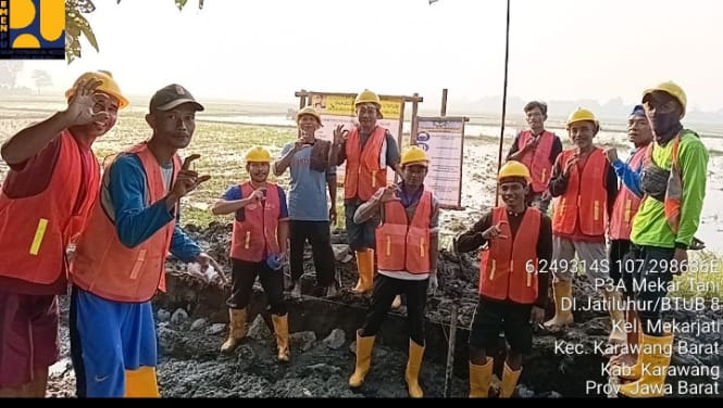 Warga Setempat Dan Para Petani Sangat Gembira Dengan Adanya Proyek Turap Saluran Air