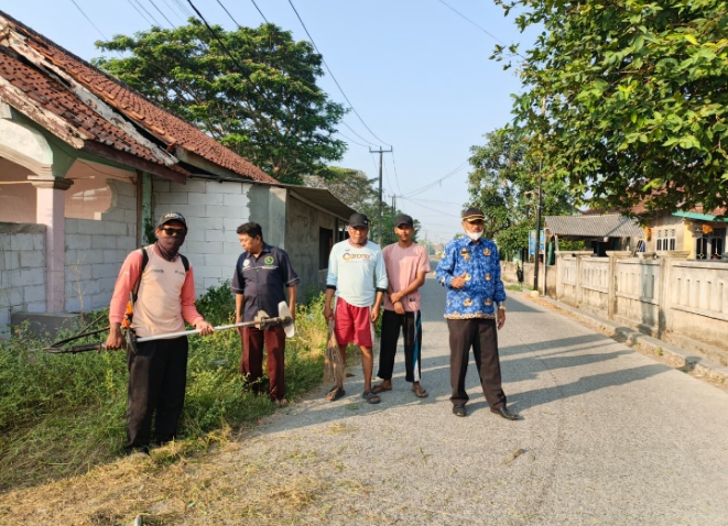 Pemdes Waluya Jumsih Bersama Dengan Warga