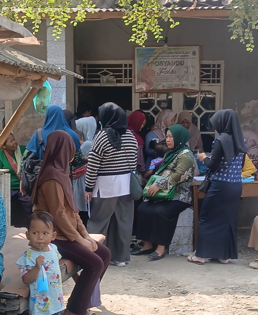 Camat Rengasdengklok Monitoring Kegiatan Posyandu di Desa Rengasdengklok Selatan