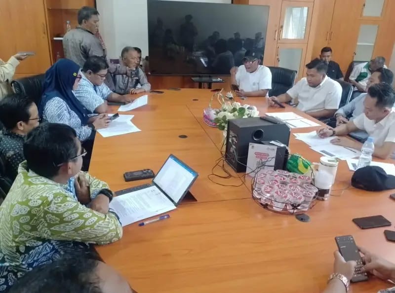 Kabid Prasarana Dede Pram dan Deni yang Disebut Bertugas di Bagian Pengadaan/Barjas Diminta Ikut Diklarifikasi Secara Transparan
