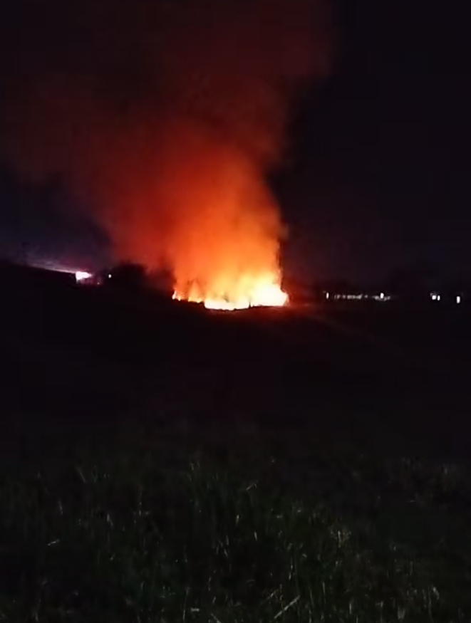 Ilalang Kering Terbakar, Warga Rengasdengklok Panik Api Merembet